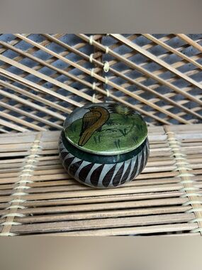 Hand Painted Folk Art Trinket Box Ceramic Round Bird Plant 3 Little Feet Pottery